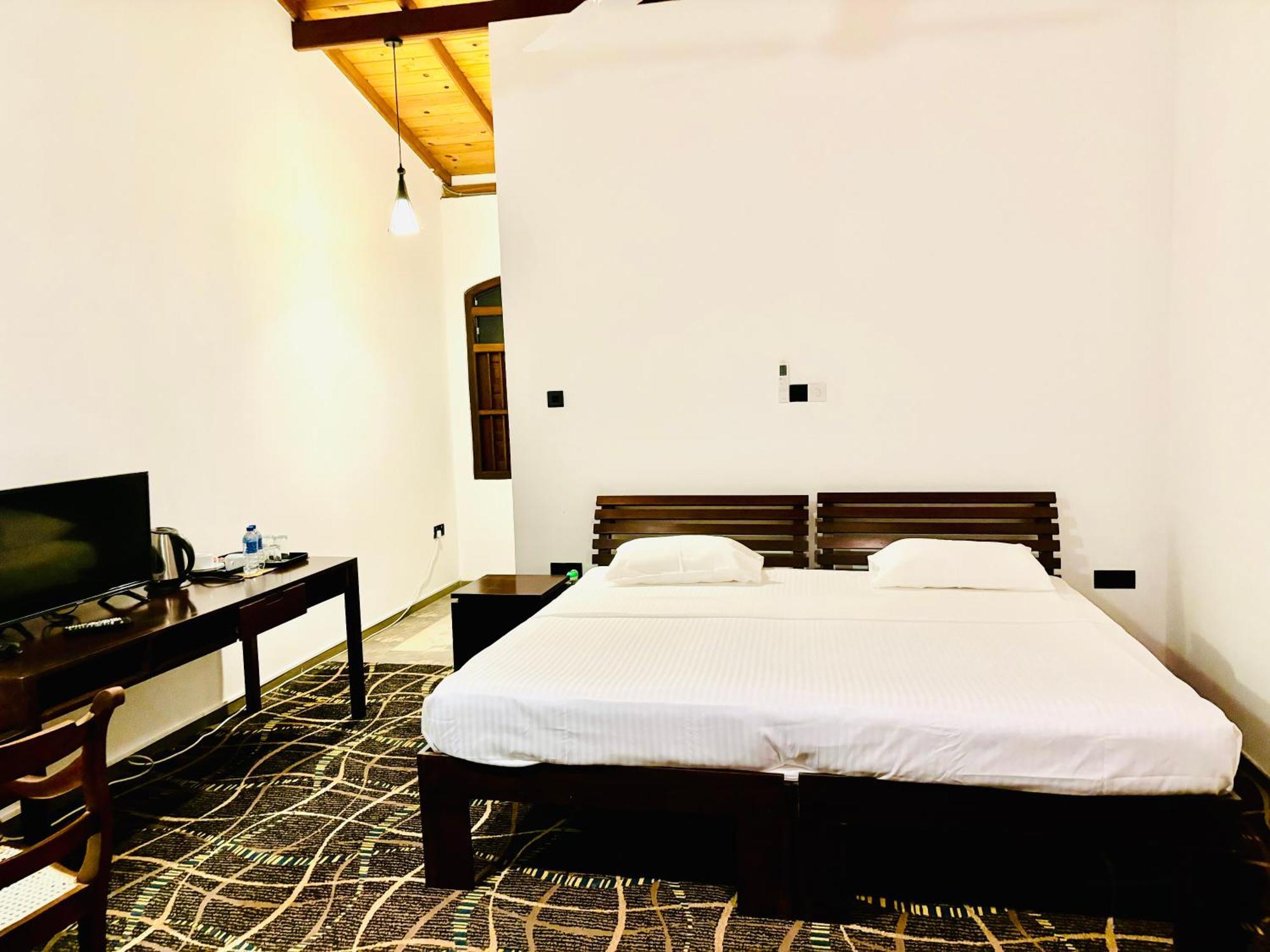 Blue Fox Hikkaduwa Hotel Kültér fotó