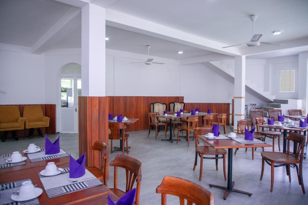 Blue Fox Hikkaduwa Hotel Kültér fotó